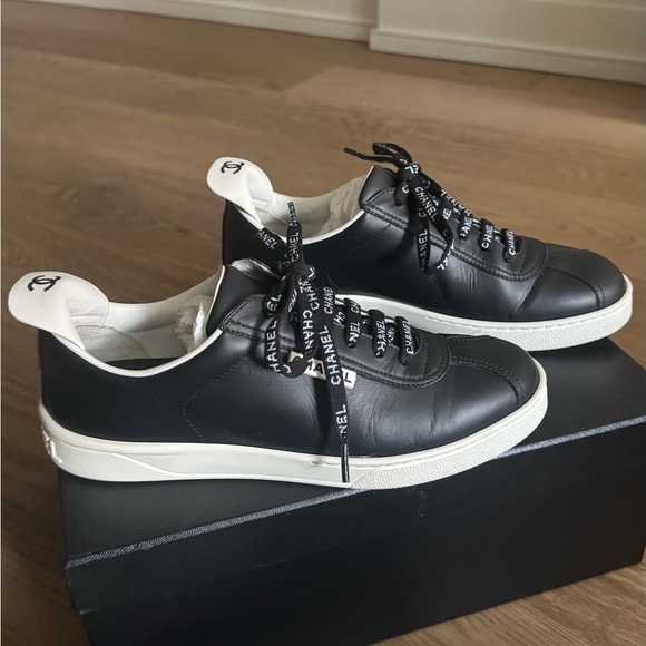 Chanel Weekender Logo lace up CC Sneaker in Black size 38 - Picture 9 of 11